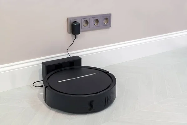 Robotic Vacuum Cleaner Charging Battery Smart Cleaning Technology Modern Smart — Stock Photo, Image