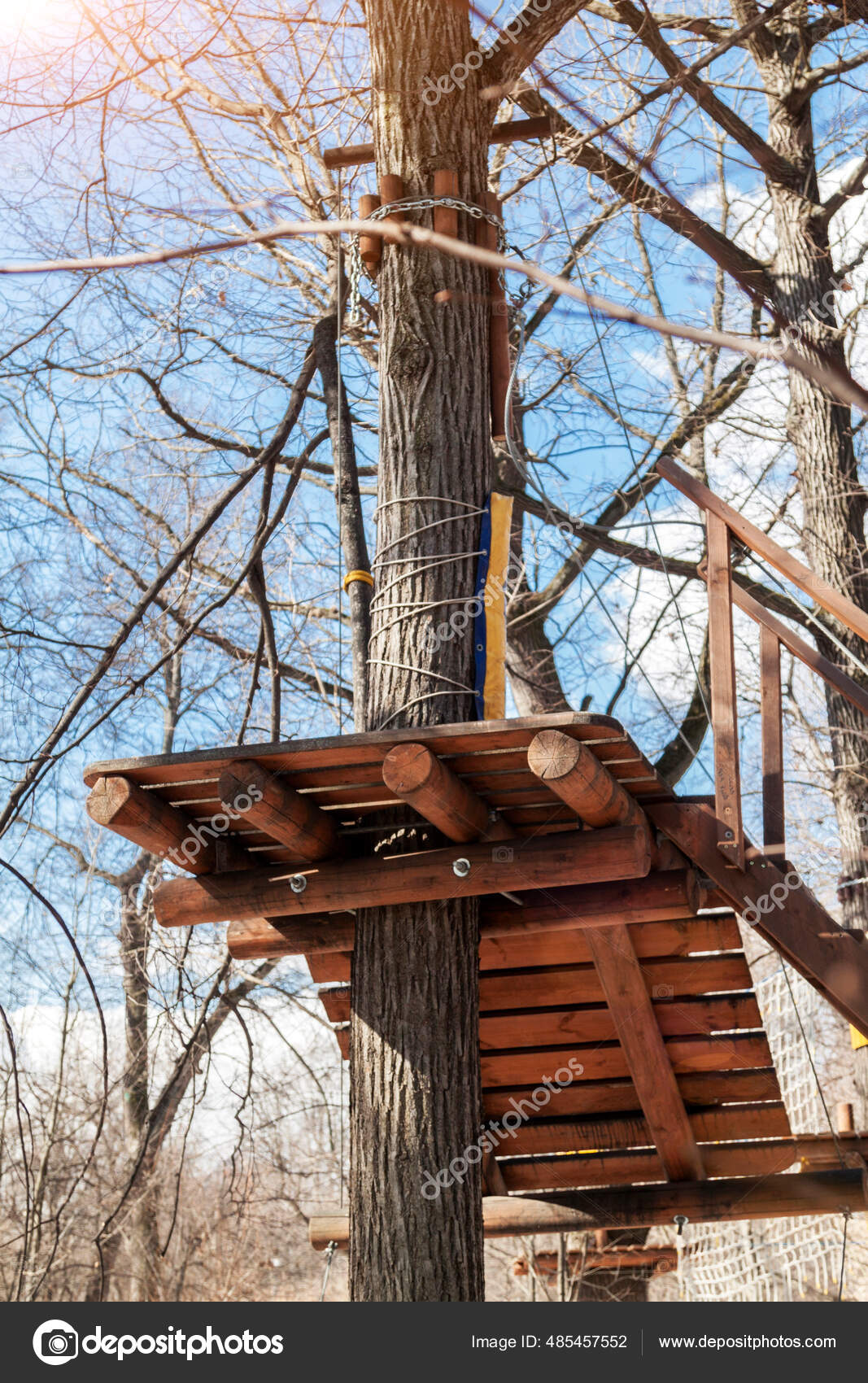 Wooden Platform Tree Rope Climb Park Spring Forest Wooden Base — Stock  Photo © sommersby #485457552