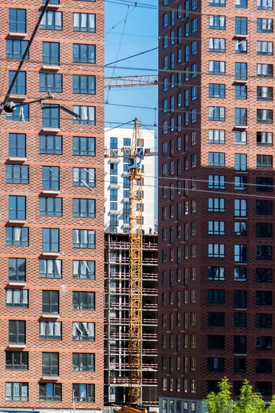 Construction Crane Unfinished Residential Buildings Clear Blue Sky Housing Construction — Stock Photo, Image