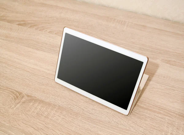 Witte tablet op de tabel — Stockfoto