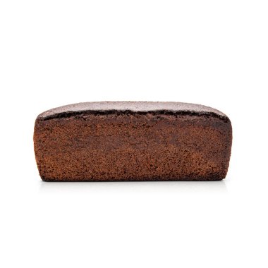 Beyaz arka planda izole edilmiş çavdar ekmeği. Yan görünüm