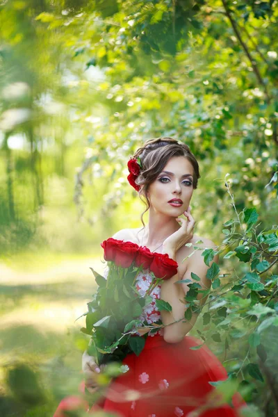 Young beautiful woman — Stock Photo, Image