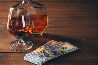 Cam konyak ve para