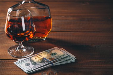 Cam konyak ve para