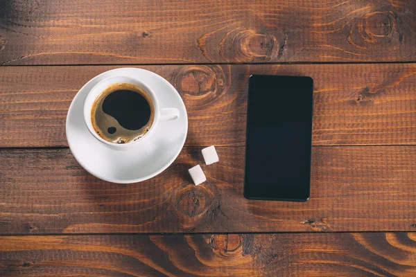 Mobile phone with   cup of coffee — Stock Photo, Image