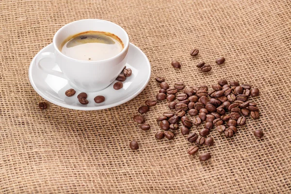 White coffee cup and coffee beans — Stock Photo, Image