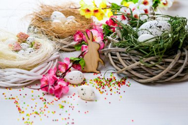 Paskalya yuva yumurta arka plan ile 