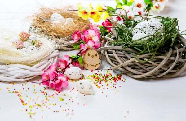 Paskalya yuva yumurta arka plan ile 