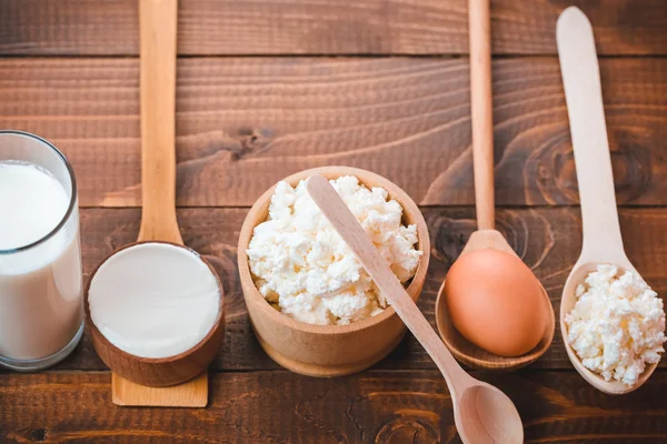 Leche, queso, crema agria y huevo — Foto de Stock