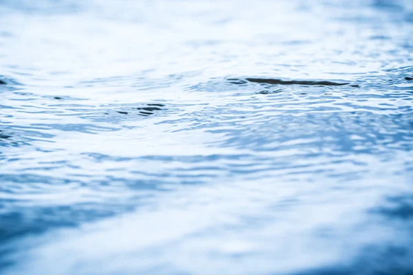 Onda na água azul limpa — Fotografia de Stock