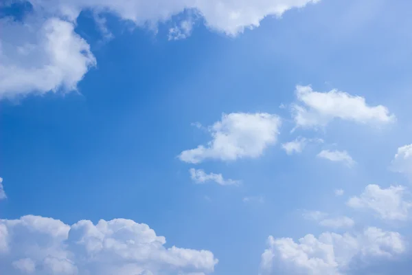 Spokojny, Błękitne niebo — Zdjęcie stockowe