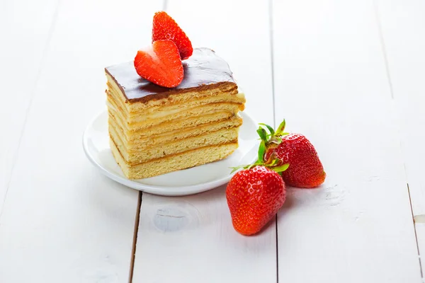 Homemade cake with strawberries — Stock Photo, Image