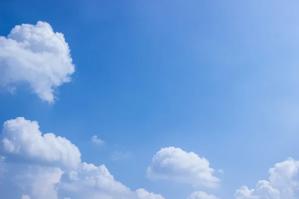 穏やかな青い空 — ストック写真