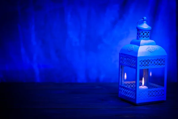 Прекрасний фон з сяючим ліхтарем Fanus — стокове фото