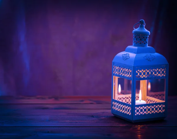 Fundo bonito com uma lanterna brilhante Fanus — Fotografia de Stock