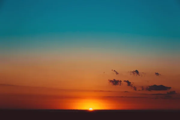Дивовижний літній схід сонця пейзаж — стокове фото