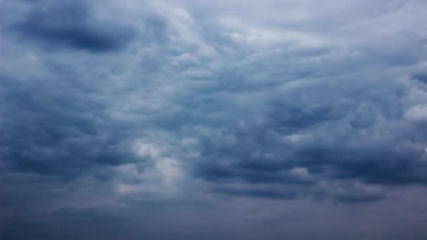 A time lapse video showing the motion and transformation of dark, grey storm Rain clouds coming in. Originally shot at 4K (Ultra HD) resolution and presented in fast movement. — Stock Video