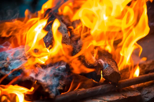 Σπινθήρες από τη φλόγα — Φωτογραφία Αρχείου