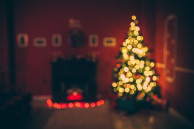 Oturma odasında Noel ağacı