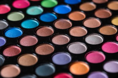 kalıcı makyaj göz gölgeler