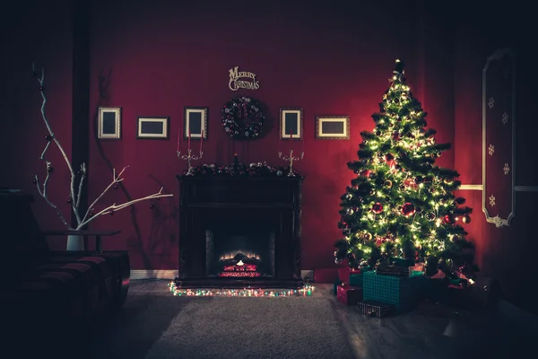 Árvore de Natal na sala — Fotografia de Stock