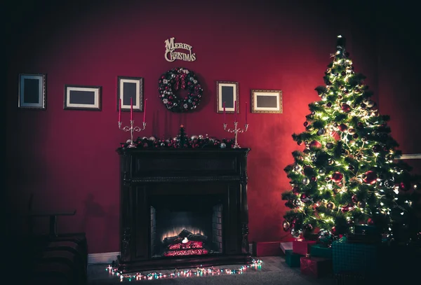 Árvore de Natal na sala — Fotografia de Stock