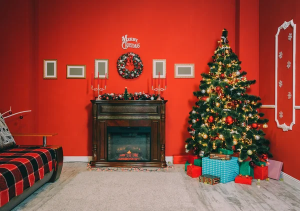 Árbol de Navidad en el salón — Foto de Stock