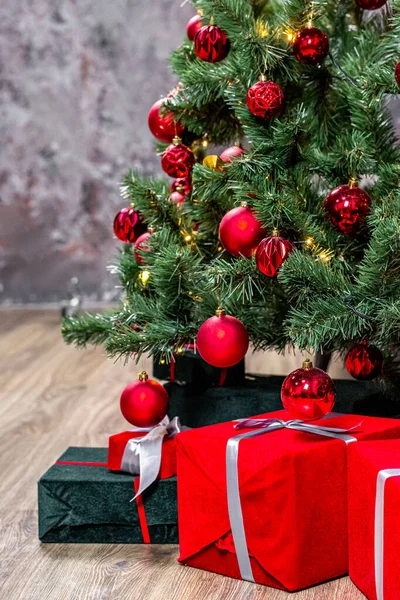Presentes Árvore Natal Interior Festivo Natal Uma Bela Sala Estar — Fotografia de Stock