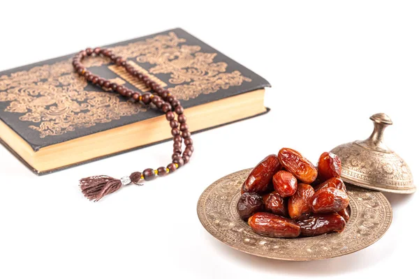 Muslimischer Hintergrund Für Den Heiligen Monat Ramadan Mit Getrockneten Datteln — Stockfoto