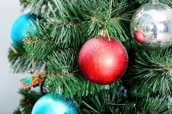Vánoční stromek s dekorací — Stock fotografie