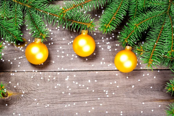 Árbol de Navidad con chucherías — Foto de Stock