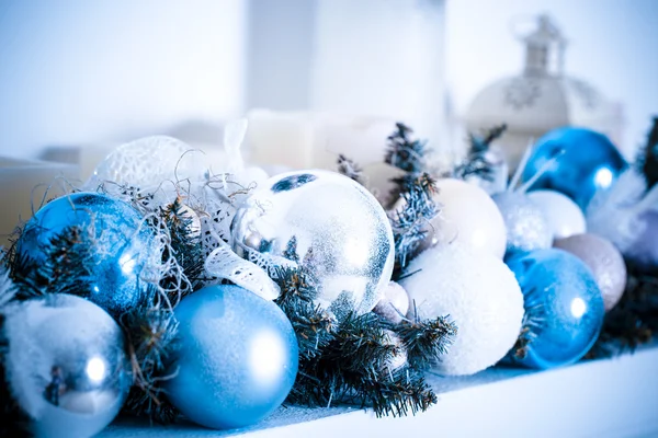 Palline di Natale e decorazione — Foto Stock