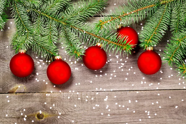 Vánoční strom s cetky — Stock fotografie