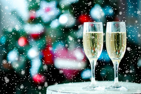 Twee Kerstmis champagne glazen — Stockfoto