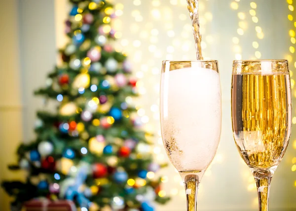 Dois copos de champanhe de Natal — Fotografia de Stock