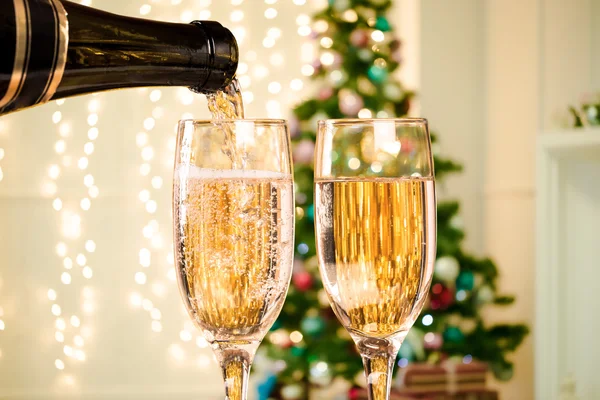 Due bicchieri di champagne di Natale — Foto Stock