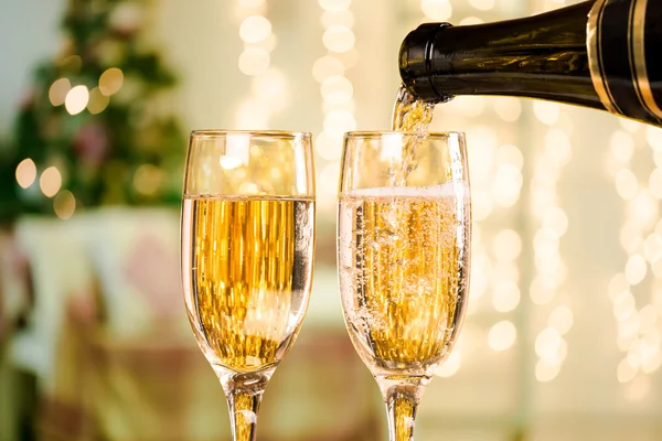 Dwie szklanki szampana Boże Narodzenie — Zdjęcie stockowe