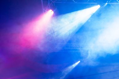 renkli konser aydınlatma