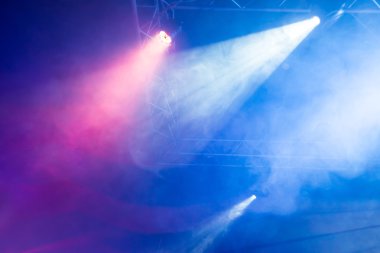 renkli konser aydınlatma