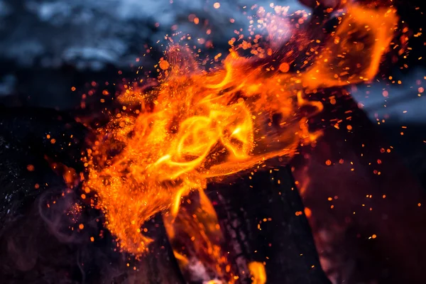 Brandende vlam — Stockfoto