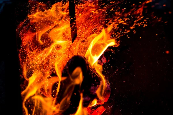 Chama de fogo ardente — Fotografia de Stock