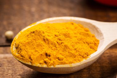 Organik zerdeçal tozu