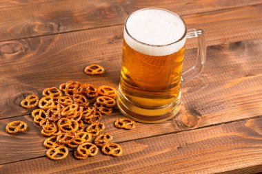 Bira bardağı ve simit