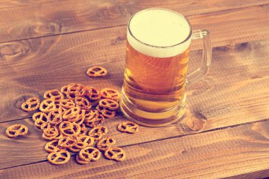 Bira bardağı ve simit