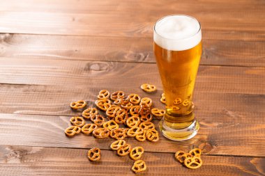 Bira bardağı ve simit