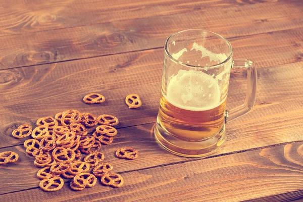 Пиво Муг і кренделі — стокове фото