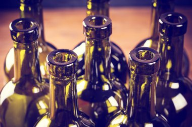 boş şarap şişeleri