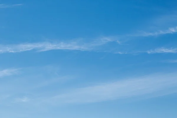 Wolken am blauen Himmel — Stockfoto