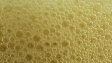 Cola cam içine dökme