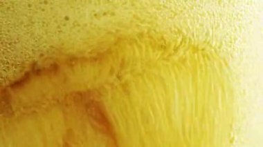 Cola cam içine dökme